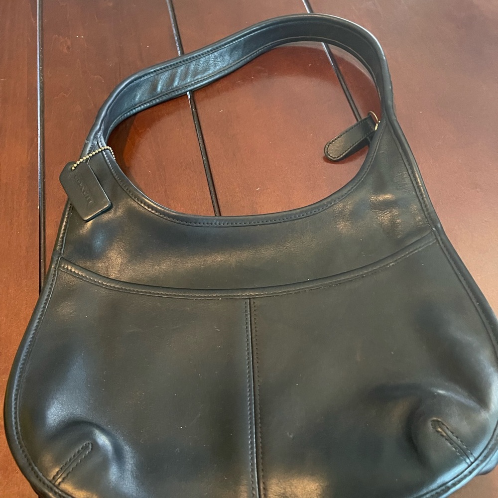VINTAGE COACH SHOULDER PURSE IN GOOD PRELOVED COND! NO RIPS OR TEARS